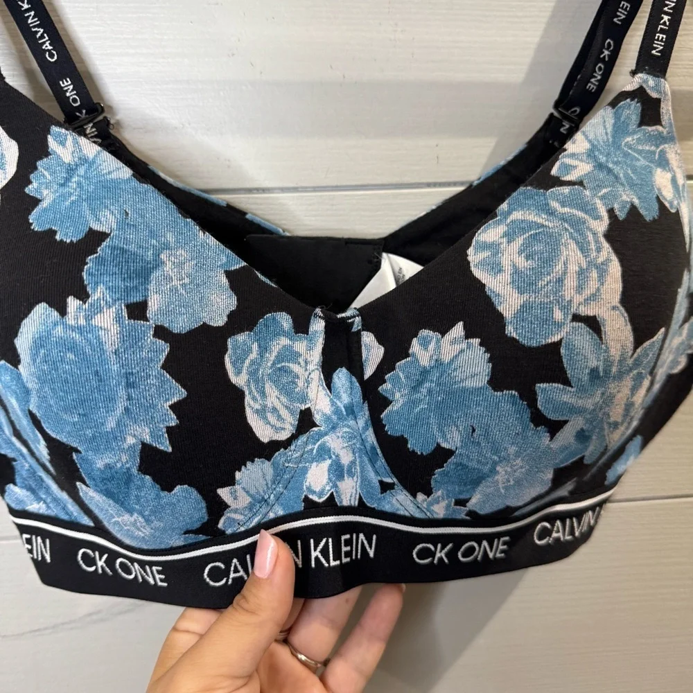 Calvin Klein Women's Floral Bralette Black and Blue Size Large
